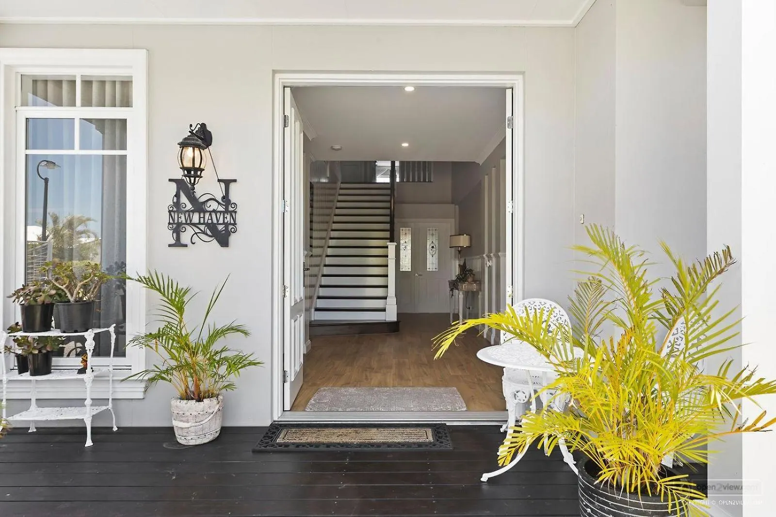 Guest house New Haven - Garden View Balcony Hotel Banksia Beach Australia